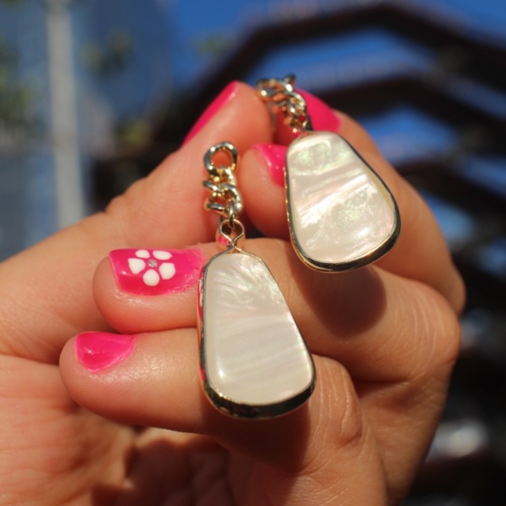 NEW 18K Gold Plated White Shell dangling earrings